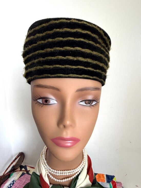 Vintage 40s Midcentury Velour Original Pillbox Toque Flat Crown Striped Hat